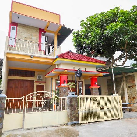 Oyo Life 3064 Mahameru Kost Putra Jembel Exterior foto