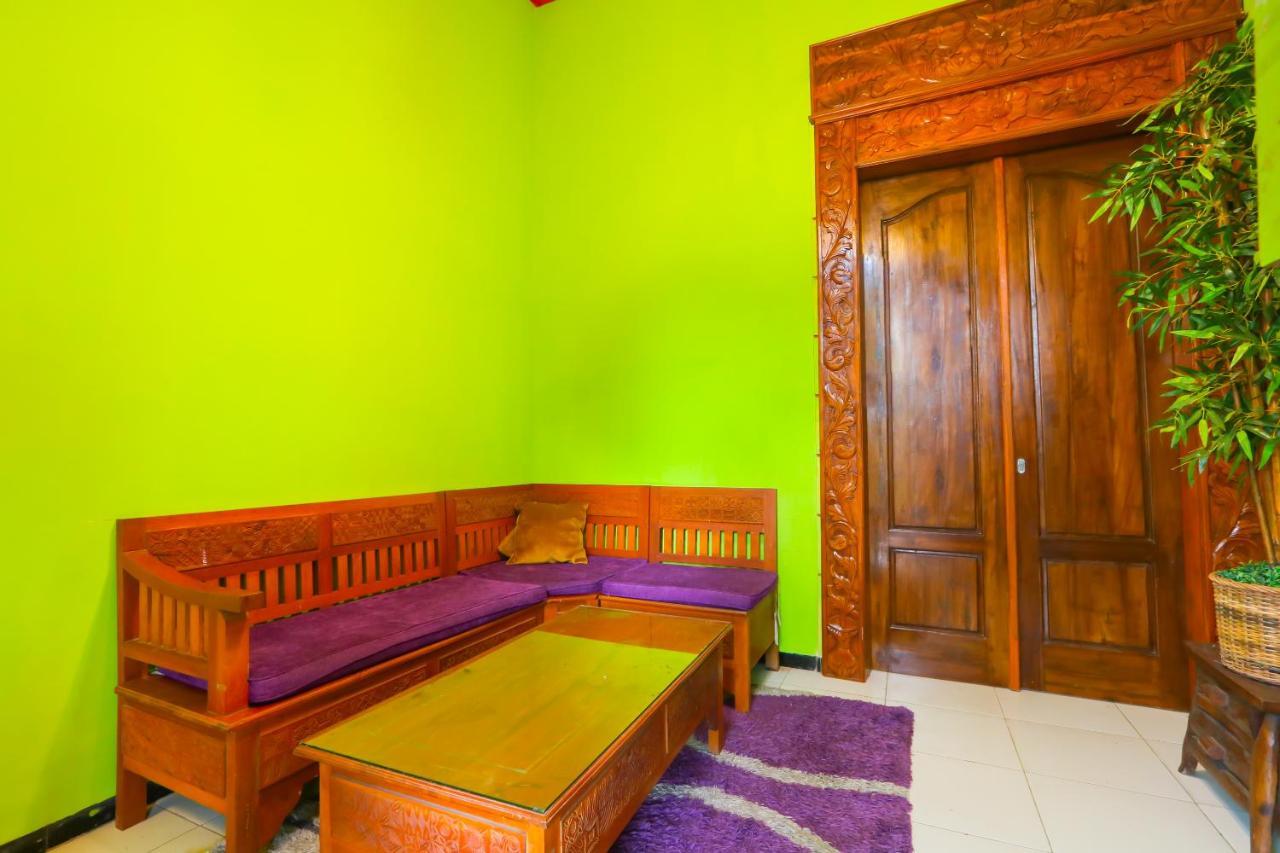 Oyo Life 3064 Mahameru Kost Putra Jembel Exterior foto