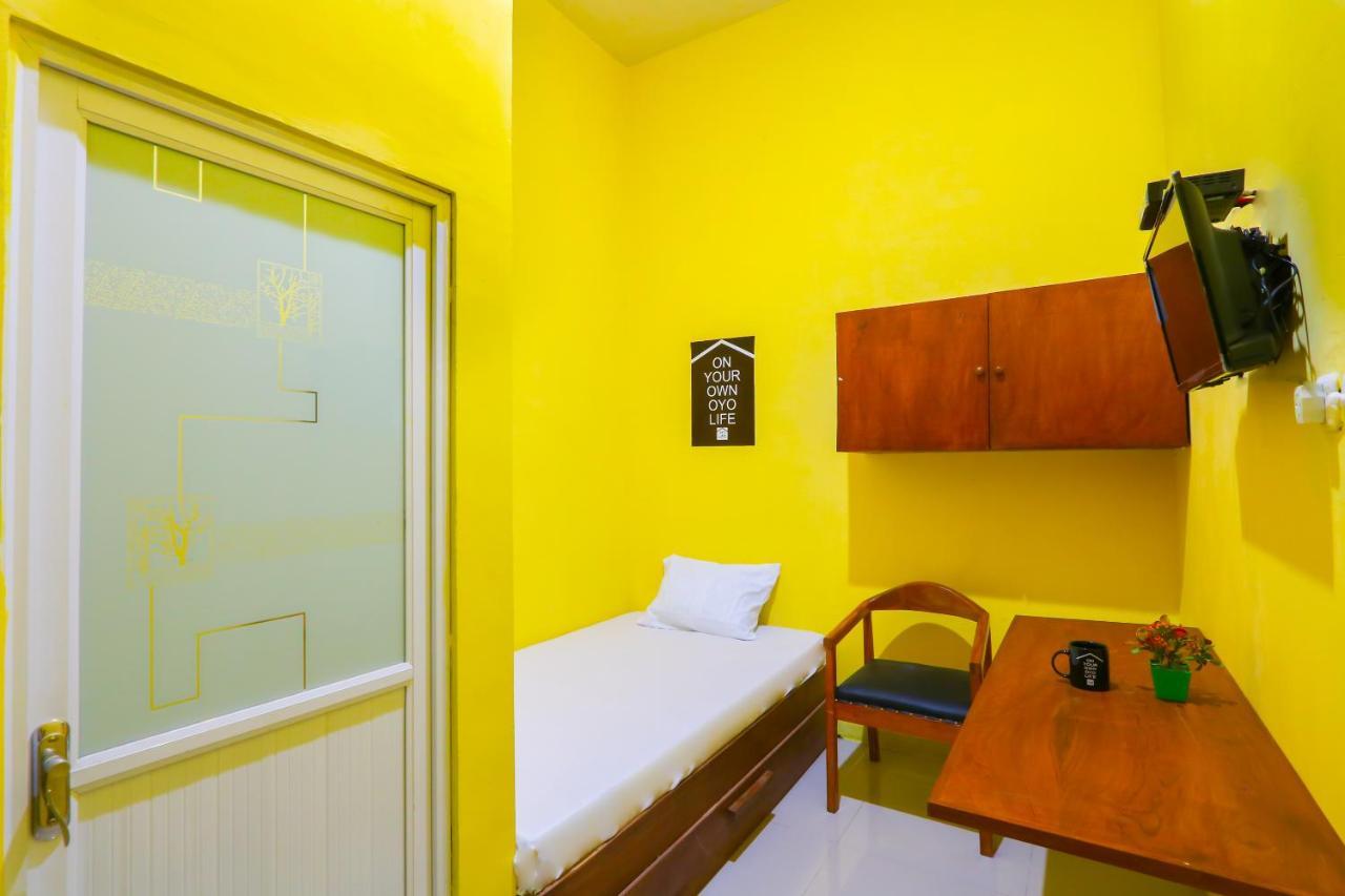 Oyo Life 3064 Mahameru Kost Putra Jembel Exterior foto