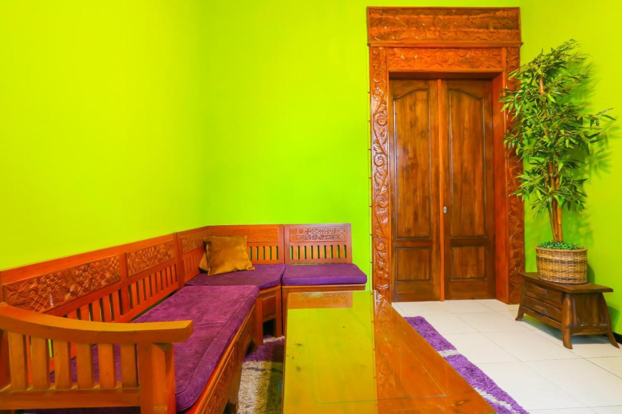 Oyo Life 3064 Mahameru Kost Putra Jembel Exterior foto